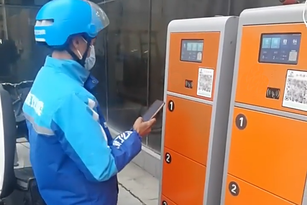 電動(dòng)車鋰電池共享換電柜